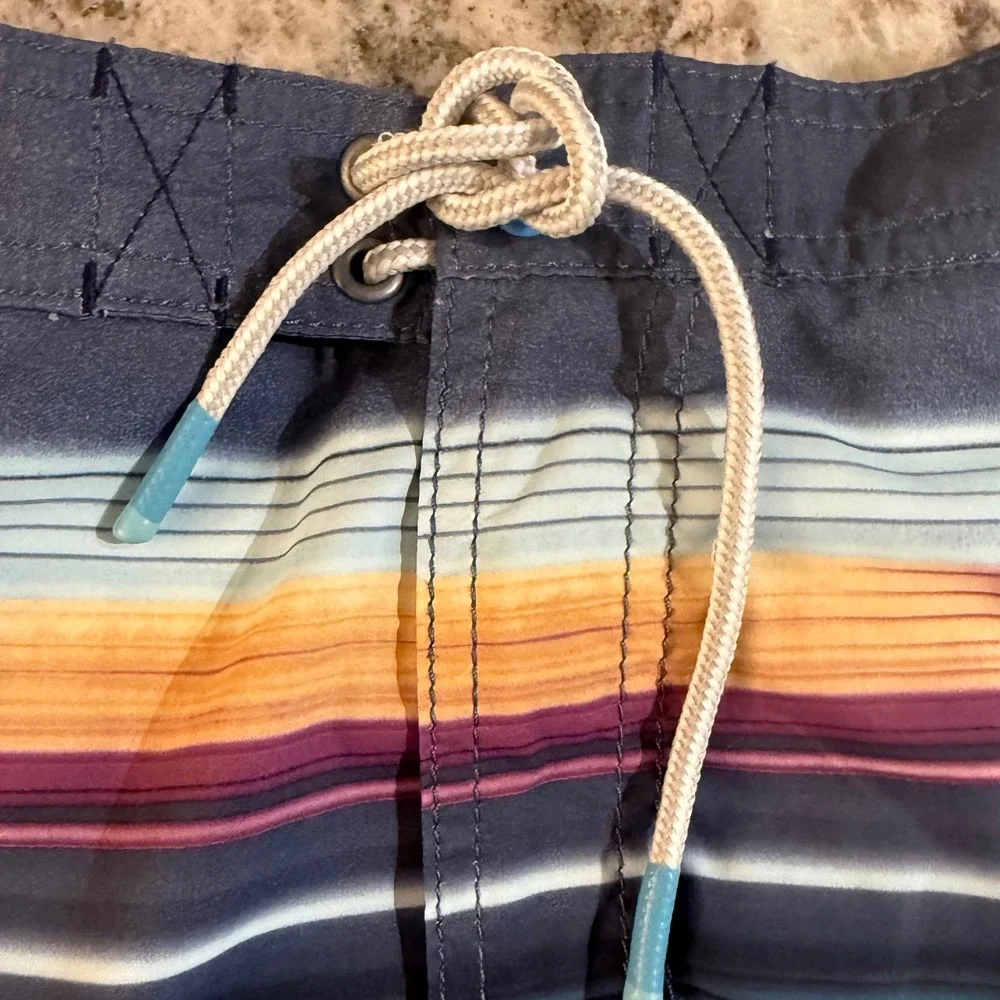 Tommy Bahama Mens Navy Blue Sunset Stripe‎ Swim Trunks Board Shorts Size Medium